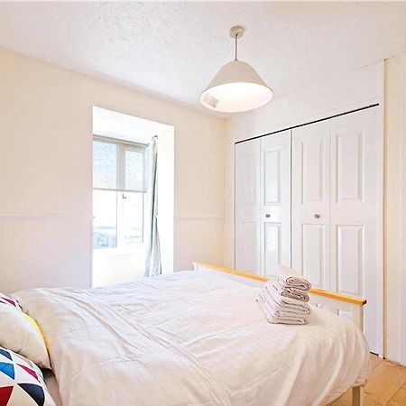 Manor Place Apartment Thamesmead Thamesmead  Exteriör bild